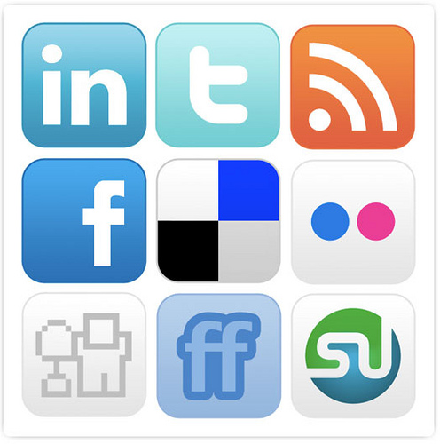 Sosiale medier- styres du av internett?